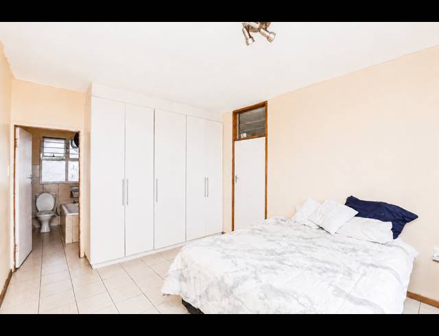1.5 BEDROOM APARTMENT FOR SALE IN ESSENWOOD